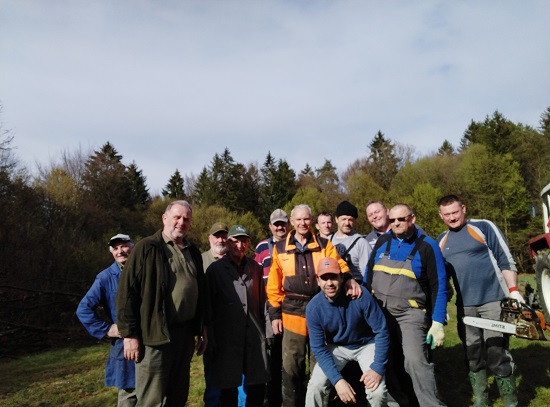 Dobravški lovci po čistilni akciji