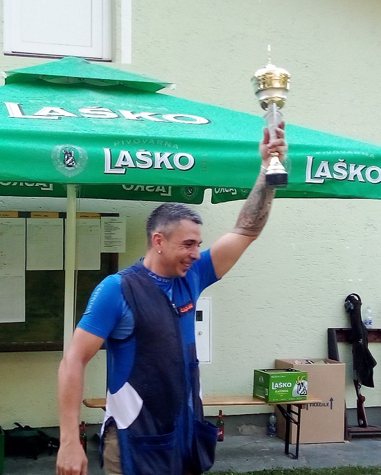 Marko Perko s pokalom državnosti